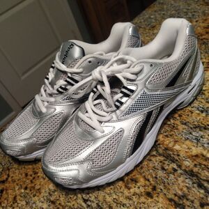 Reebok Pheehan Running Shoe 1AP506 Men’s Size 9 4E Silver Foil With Black/White